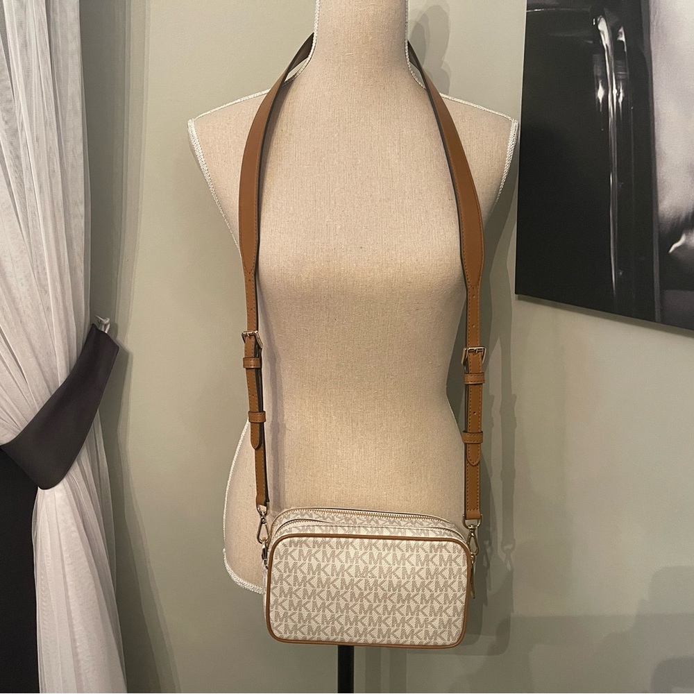 Michael Kors ‘Connie’ Crossbody Camera Bag - Picture 9 of 16